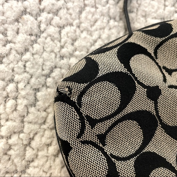 Coach Clutch - Signature (9 in x 5 in) - Picture 6 of 7